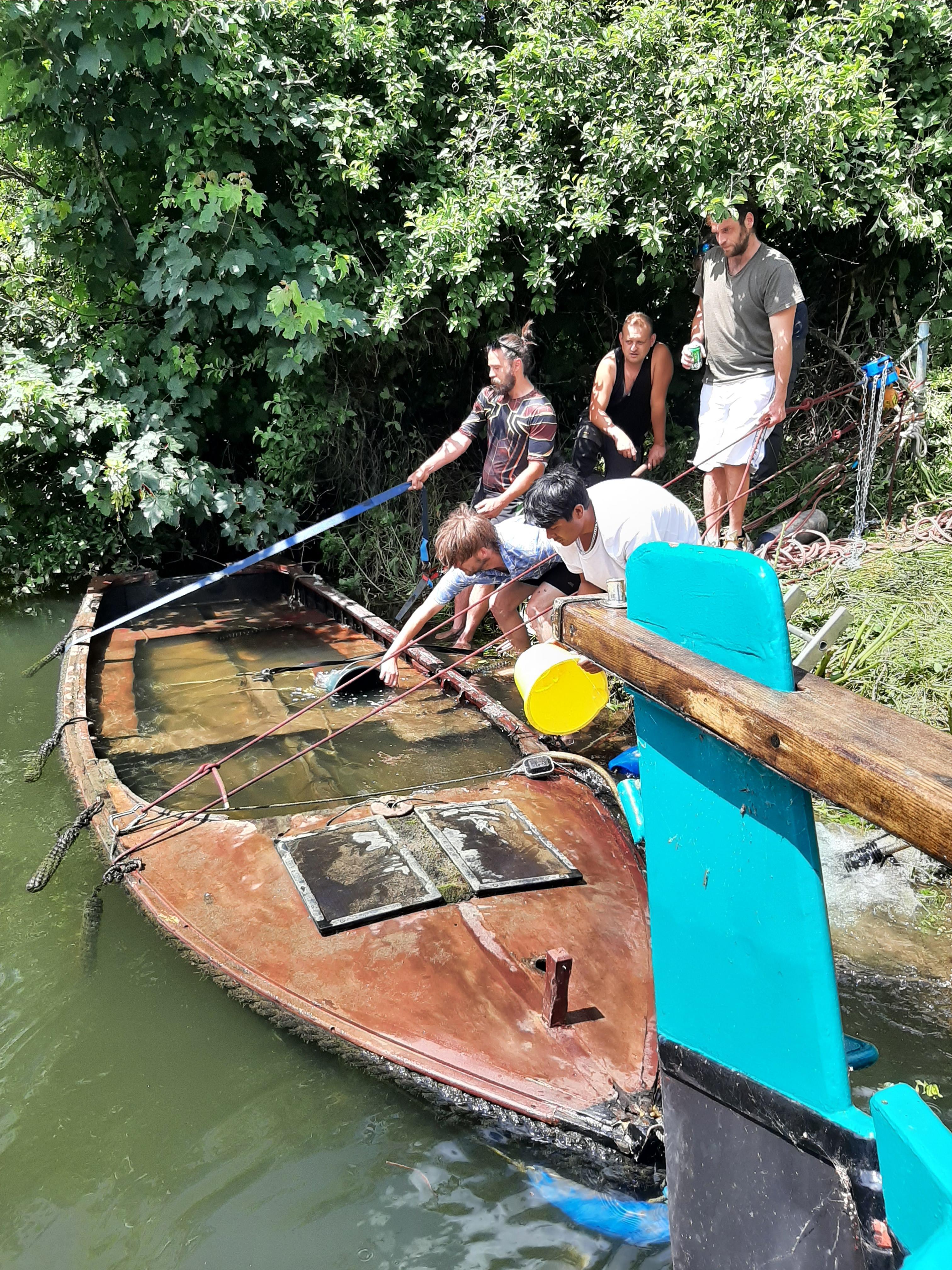 Catastrophe boat, before 4