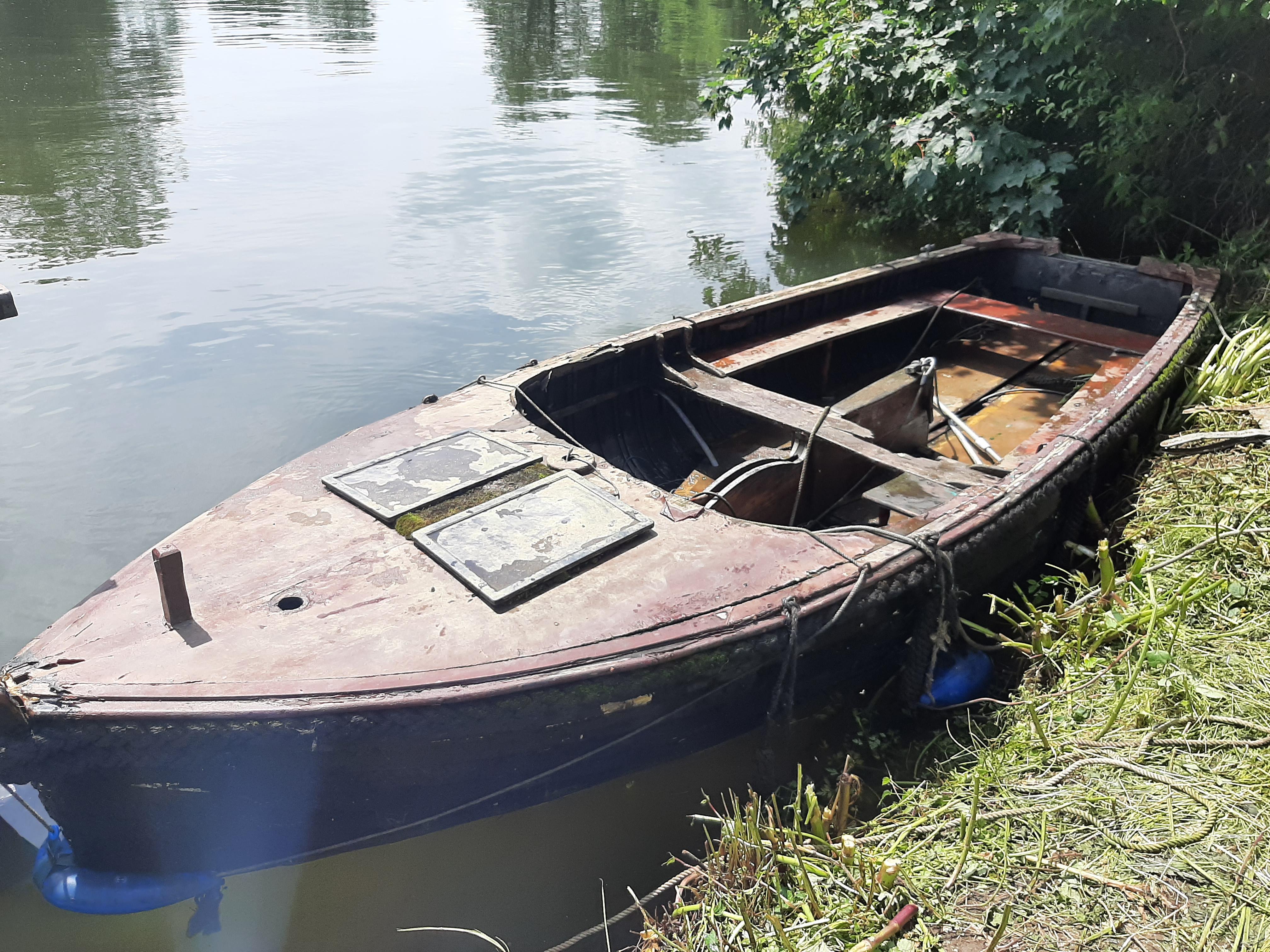 Catastrophe boat, before 5