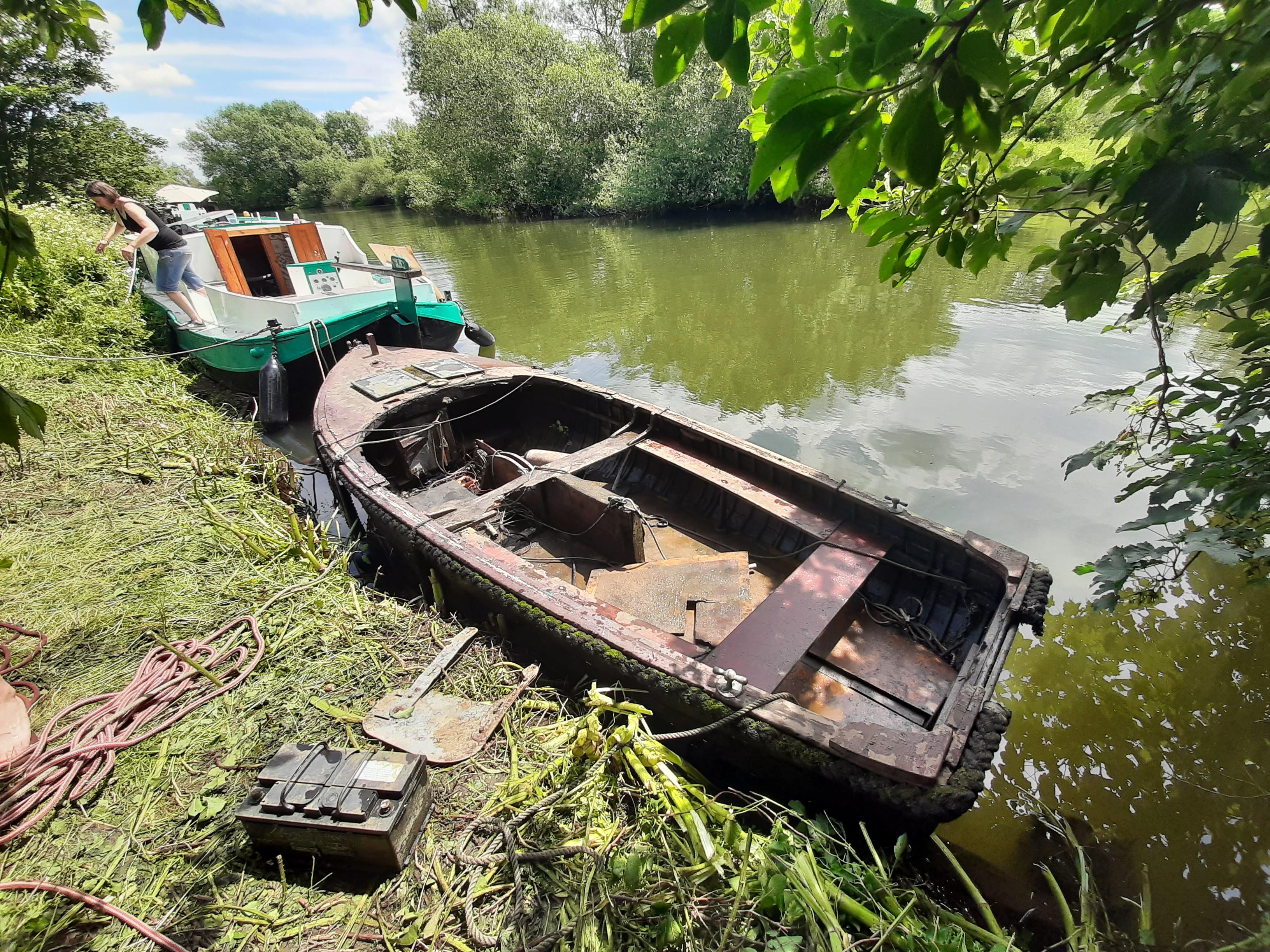Catastrophe boat, before 6